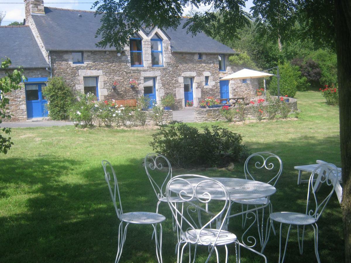 La Touche D'En Bas Hotell Plouguenast Exteriör bild